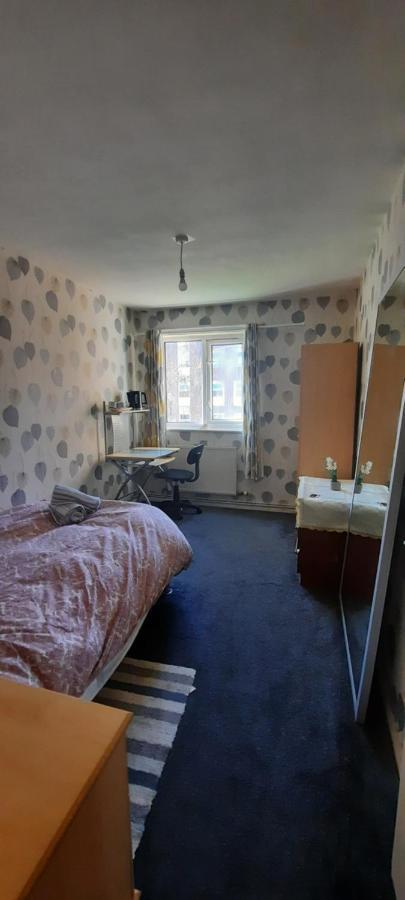 Double Bedroom In リヴァプール エクステリア 写真
